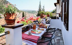 Oda E Skulptorit-Authentic Guesthouse In Gorica,Berat Unesco Area
